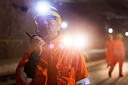 4G wifi GPS diffusion en direct Hardhat AI Caméra de casque de sécurité avec fonction de GPS de support et portée de mise au point 0,5 mètres Infinity