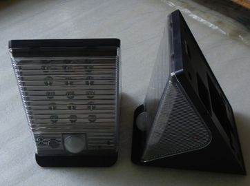 La caméra de sécurité Ourdoor de Wifi de batterie solaire imperméabilisent le type de lumière d'IP de télévision en circuit fermé caché par IP65