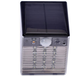 La caméra de sécurité Ourdoor de Wifi de batterie solaire imperméabilisent le type de lumière d'IP de télévision en circuit fermé caché par IP65