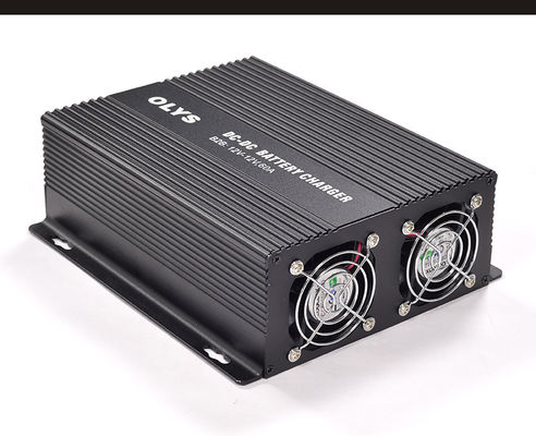 C.C 12V-DC12V de chargeur de batterie de Dans-véhicule de double entrée de chargeur de la batterie 30A solaire pour le rv