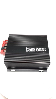 Opération solaire de B2B d'APPLI de Bluetooth Free de contrôleur de charge de double entrée de batterie solaire de C.C