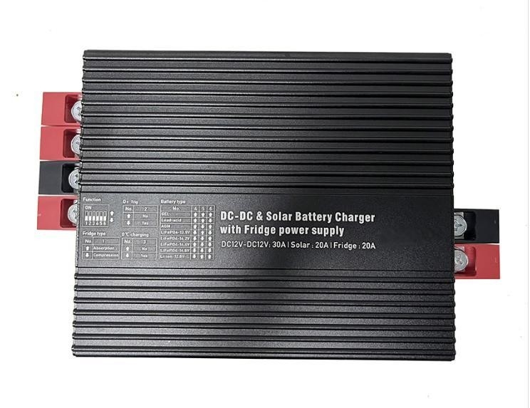 Chargeur de batterie 30A 390W CC pour batterie 12V Température compensée Léger à 1,5 kg