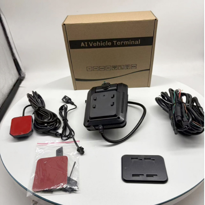 DMS intelligent et ADAS AI Dashcam tout-en-un avec vue frontale intégrée 4G / WiFi / GPS